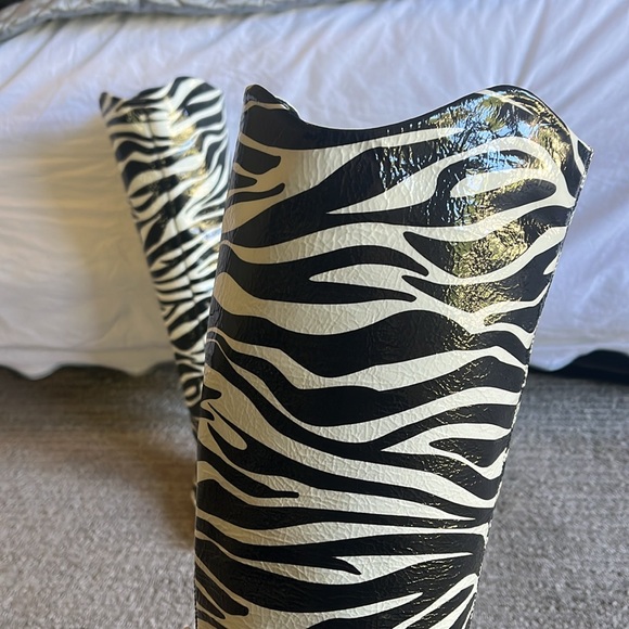 NEW Free People Vicenza Tokyo Zebra Stripe Patent Leather Knee High Heel Boots 7 - Picture 4 of 13